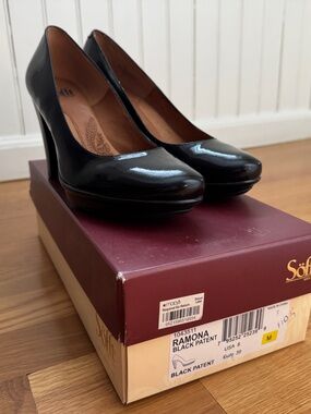 Sofft Black Patent Platform Pumps